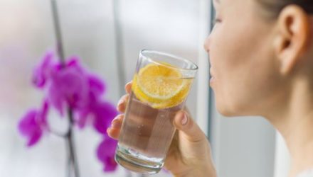 Лимонная вода для похудения: когда и как ее принимать